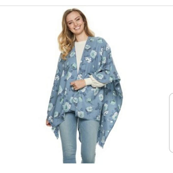 Sale 58 $ Lauren conrad floral  poncho - Picture 7 of 7